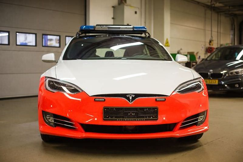 Illustration for article titled La policía de Luxemburgo lleva meses sin poder usar sus Tesla Model S porque no logran la homologación alemana